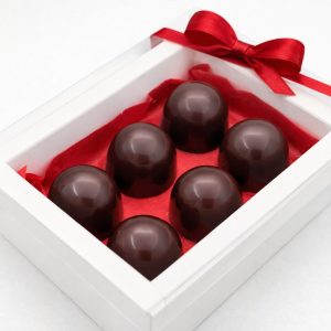 Bonbon artizanal din ciocolată neagră cu ganache de matcha